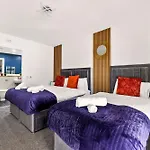 Bullring Lux Suite, New Street Free Netflix - Free Secure Parking- Sleeps 6